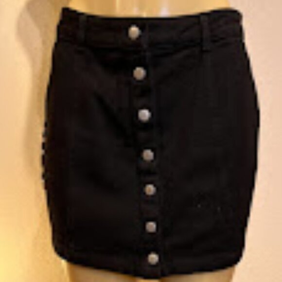 🎩🗝️ NWT $34- HyFve Snap Front Black Jean Skirt - Picture 2 of 3